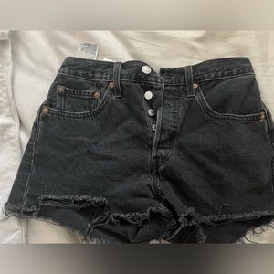 black levi jean shorts size 26